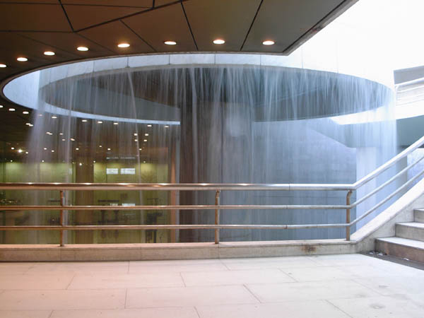 fountain_below